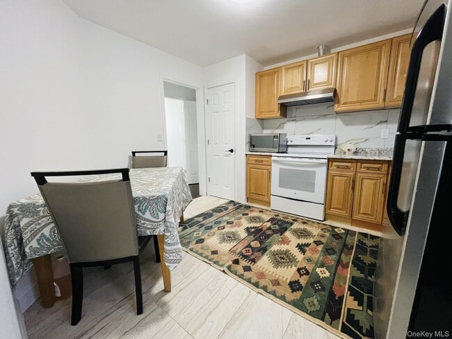 Building Photo - 19 Cedar Ln