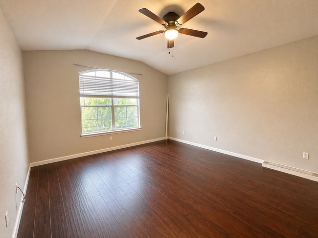 Building Photo - AVAILABLE NOW; APPLY AT OUR WEBSITE TODAY!!