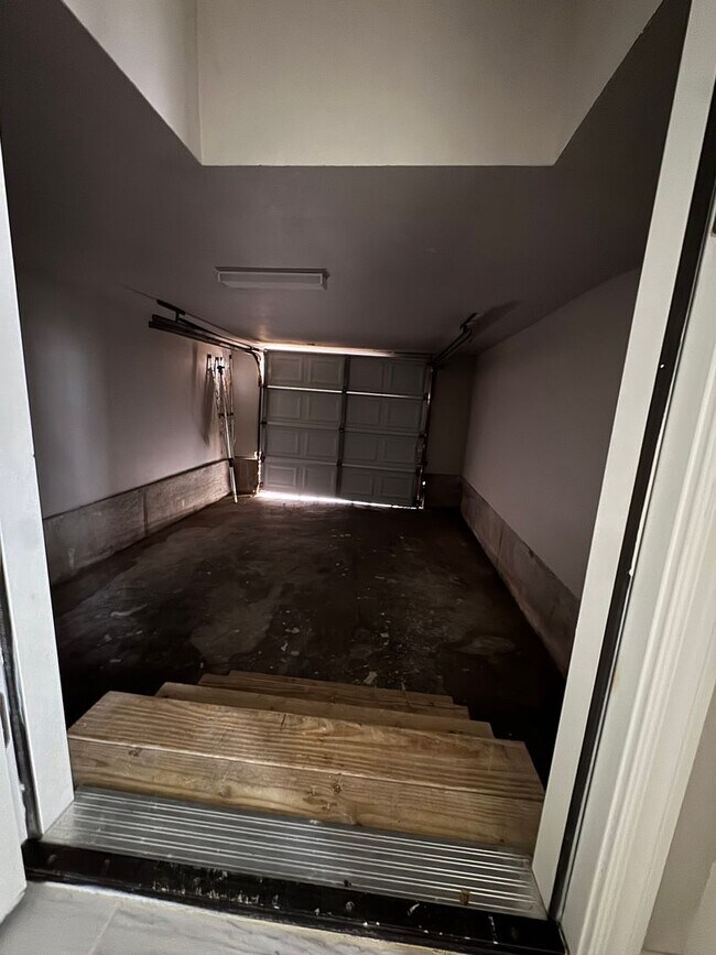 Building Photo - 2 Bedroom 1 Bath Home.