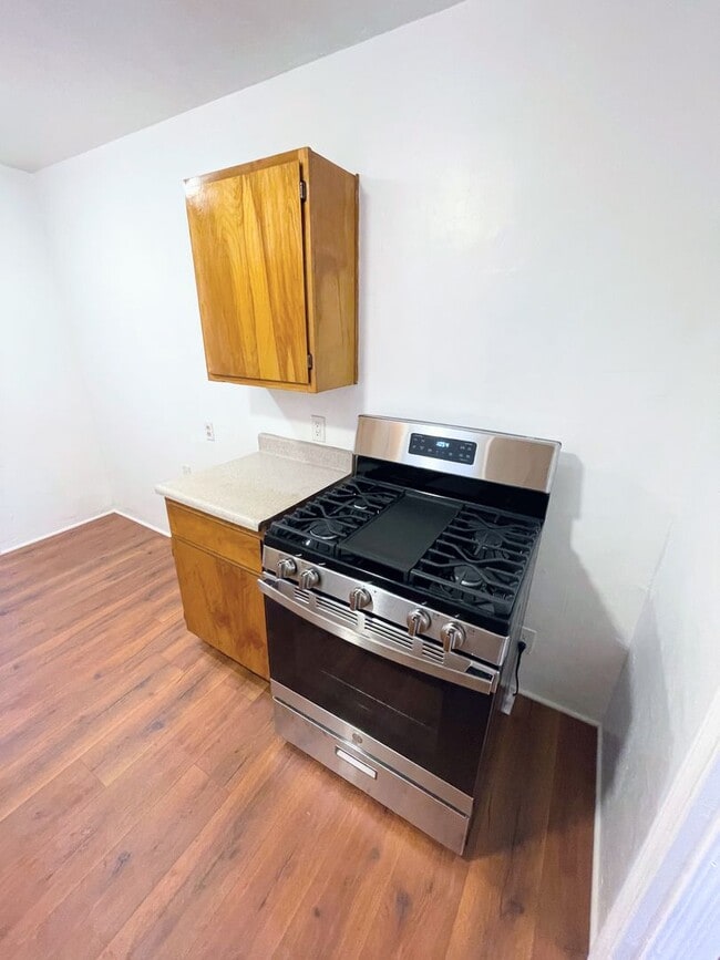 Building Photo - 3bd/1ba home in Rosewood. Huge backyard and 2 car garage!!