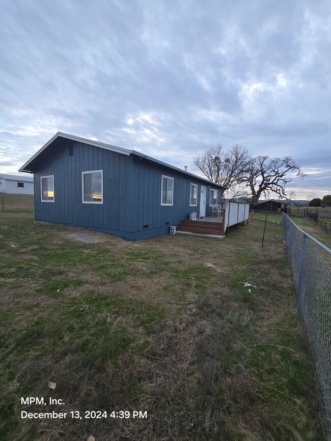 Building Photo - 2 bedroom home in the country