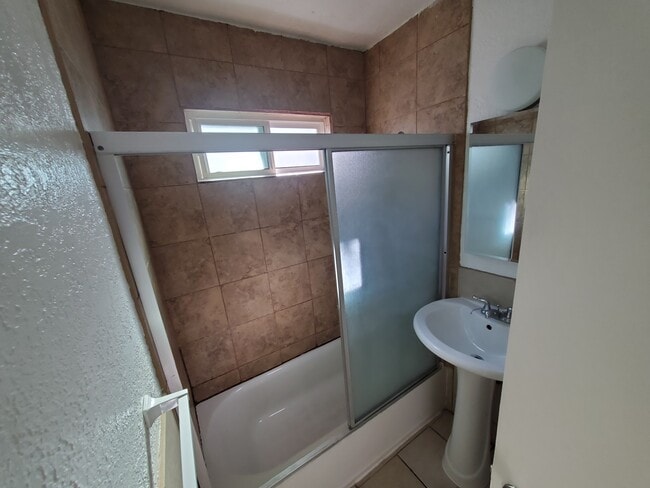 bath - 2309 Grand Ave