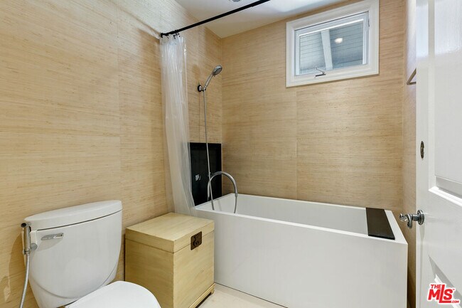 Building Photo - 6435 Zumirez Dr