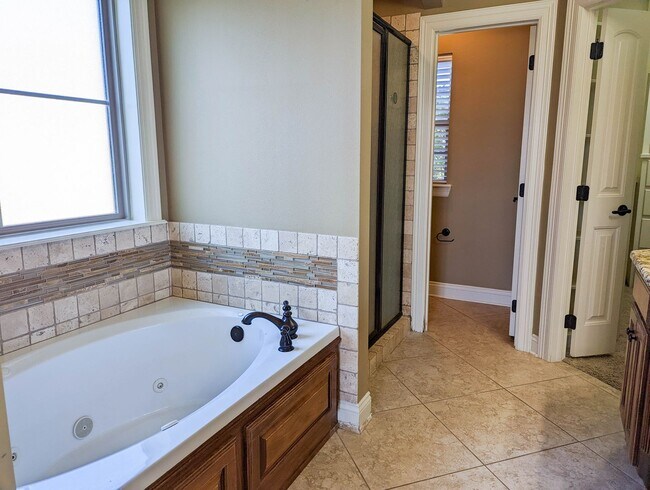 Building Photo - Beautiful 4 bed/3 bath home in South Bossier