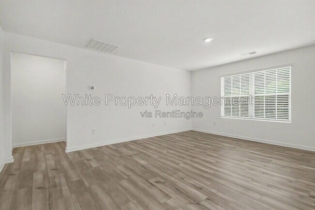 Building Photo - 313 W 18th St