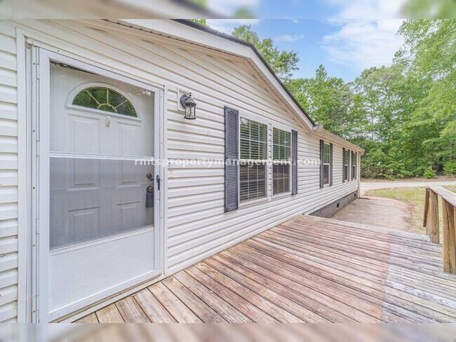 Building Photo - A COUNTRY DREAM! 4BR, 2BATH MANUFACTURED HOME, $1650./month