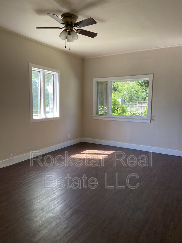 Building Photo - 4235.5 E Hartson Ave