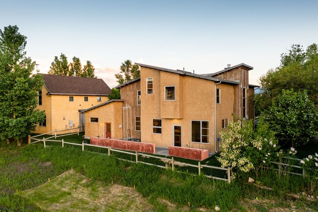 Building Photo - Fully Loaded North Bozeman Home for Lease!