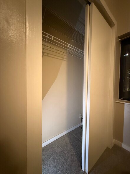 Building Photo - 715 N Church St