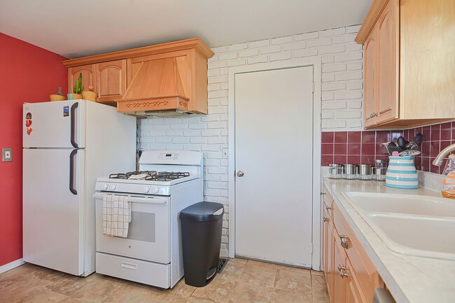 Building Photo - Winter Rental: Ryal Side in Beverly (Utili...