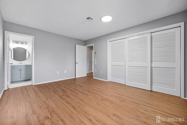 Building Photo - 351A Jutland Dr