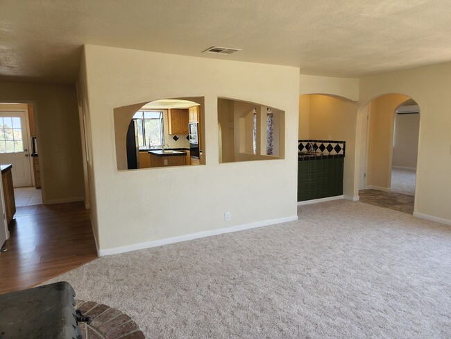 Building Photo - Large manufactured home in Topaz Ranch Est...