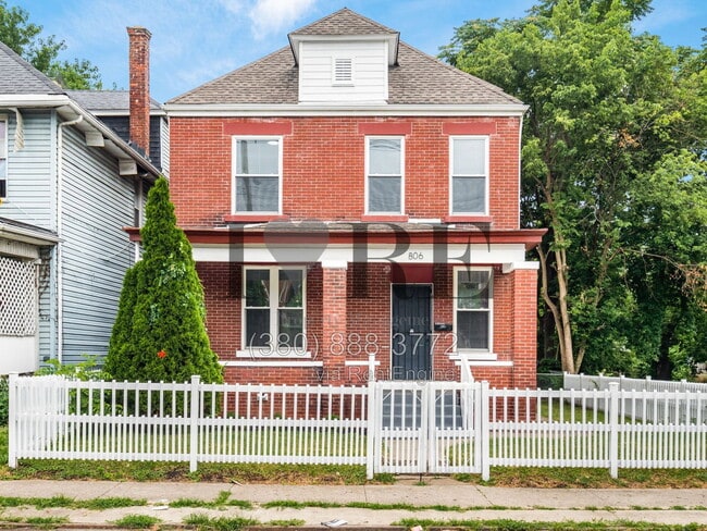 Building Photo - 806 Sullivant Ave