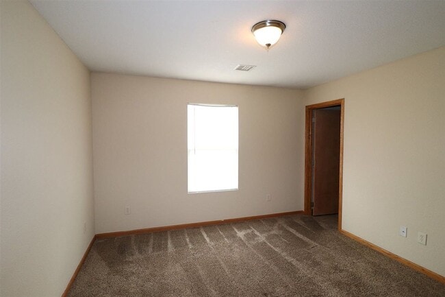Building Photo - 1712 Clover Dr