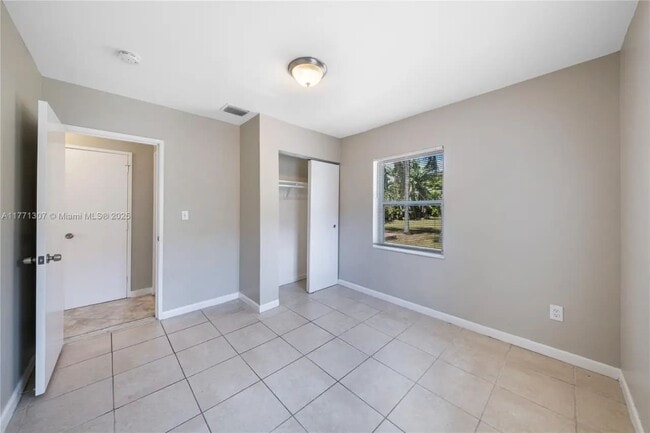 Building Photo - Adams Street