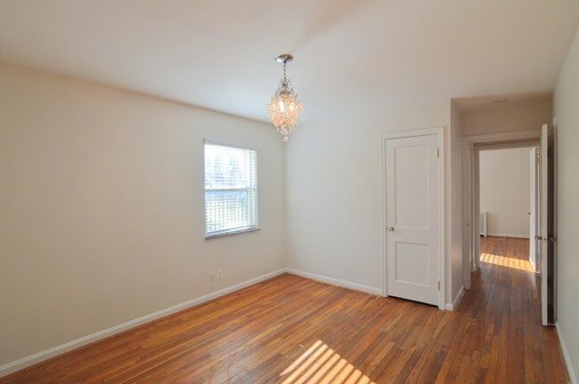 Building Photo - 27 Sunnymede Dr