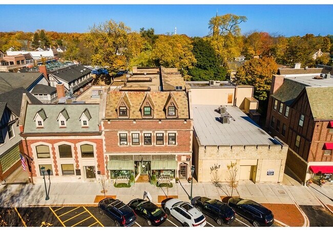 Building Photo - 733 Elm St