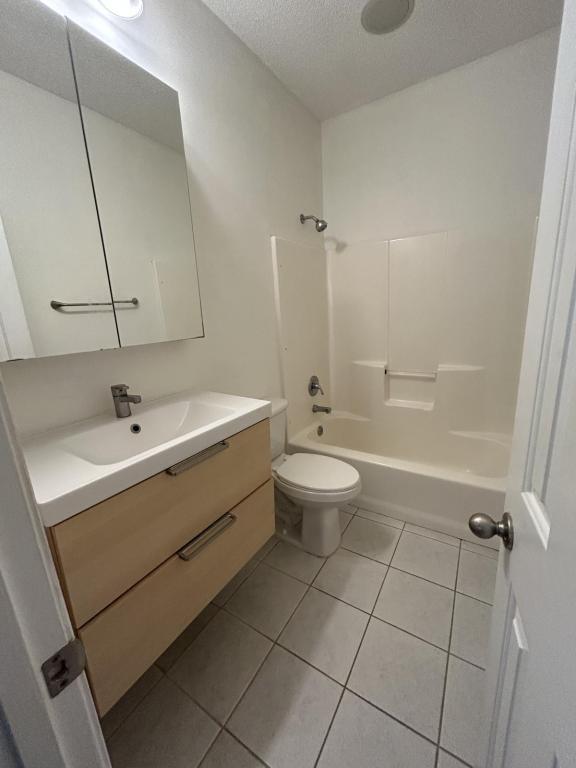 Building Photo - 1600 Sturdivant Dr