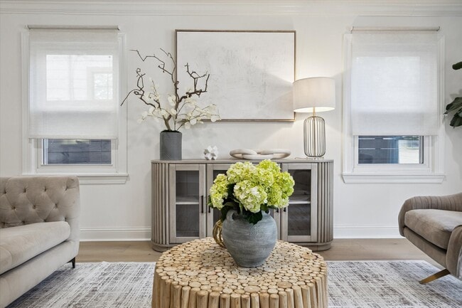 Building Photo - 4148 Bissonnet St