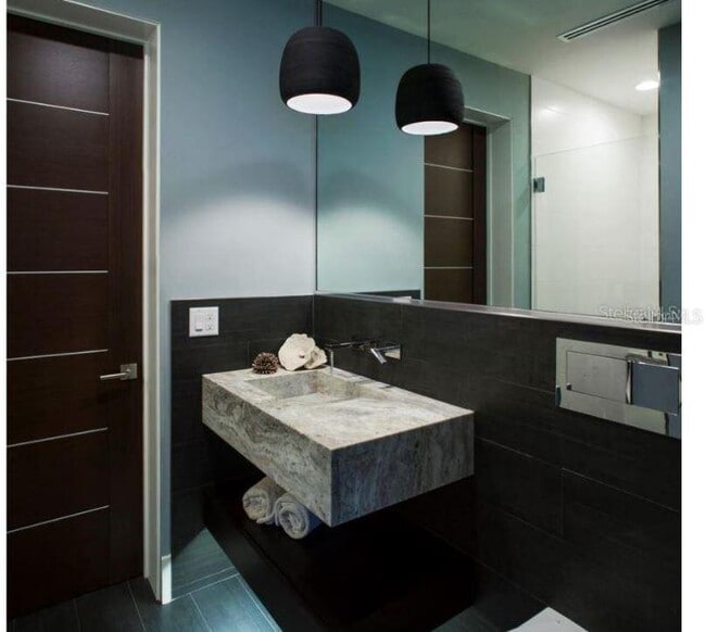 Building Photo - 356 Bayview Dr NE