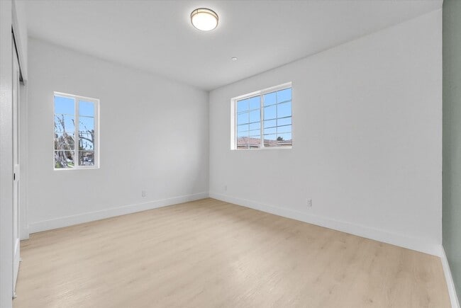 Building Photo - 16385 Valencia Ave