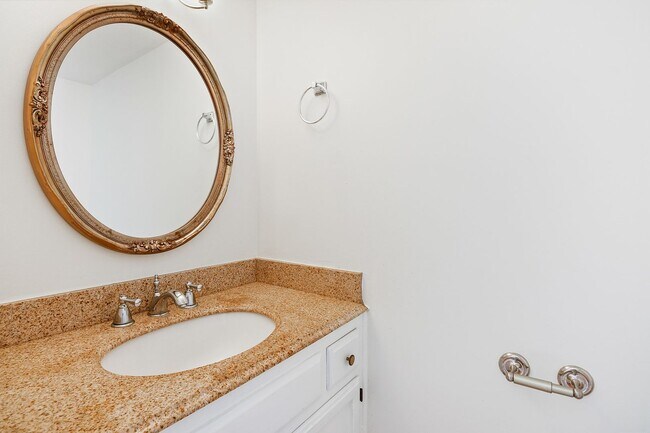 Building Photo - 956 Ridgepoint Ct
