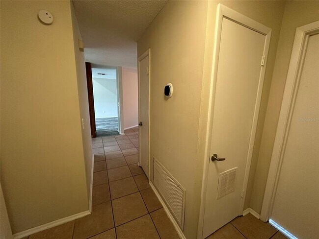 Building Photo - 804 Van Ness Cir