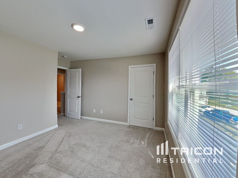 Building Photo - 75 Wild Sage Cir