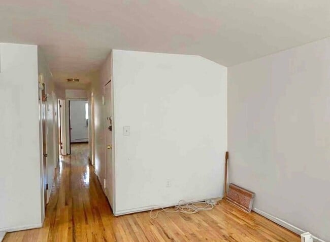 Building Photo - 71-61-61170 170th St