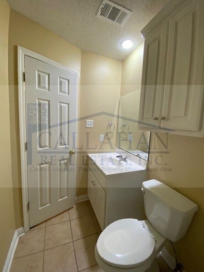 Building Photo - Cabot 3 bedroom with extra garage