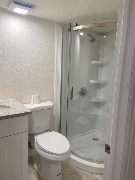 bathroom 3 - 3030 W Kentucky Ave