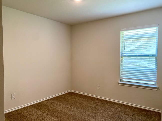 Building Photo - 5111 Knob Hl Dr