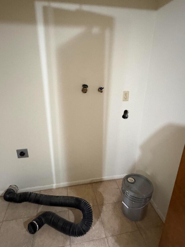 Building Photo - 464 N 500 W