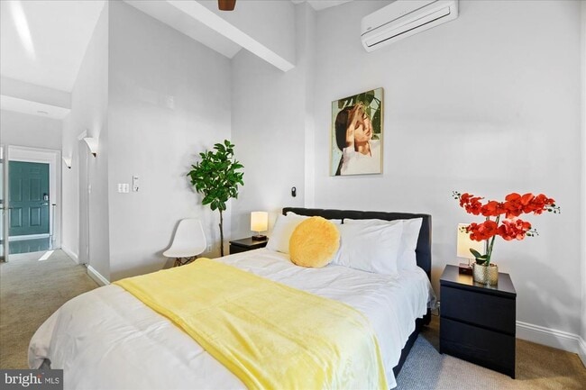 Building Photo - 919 Eastern Ave