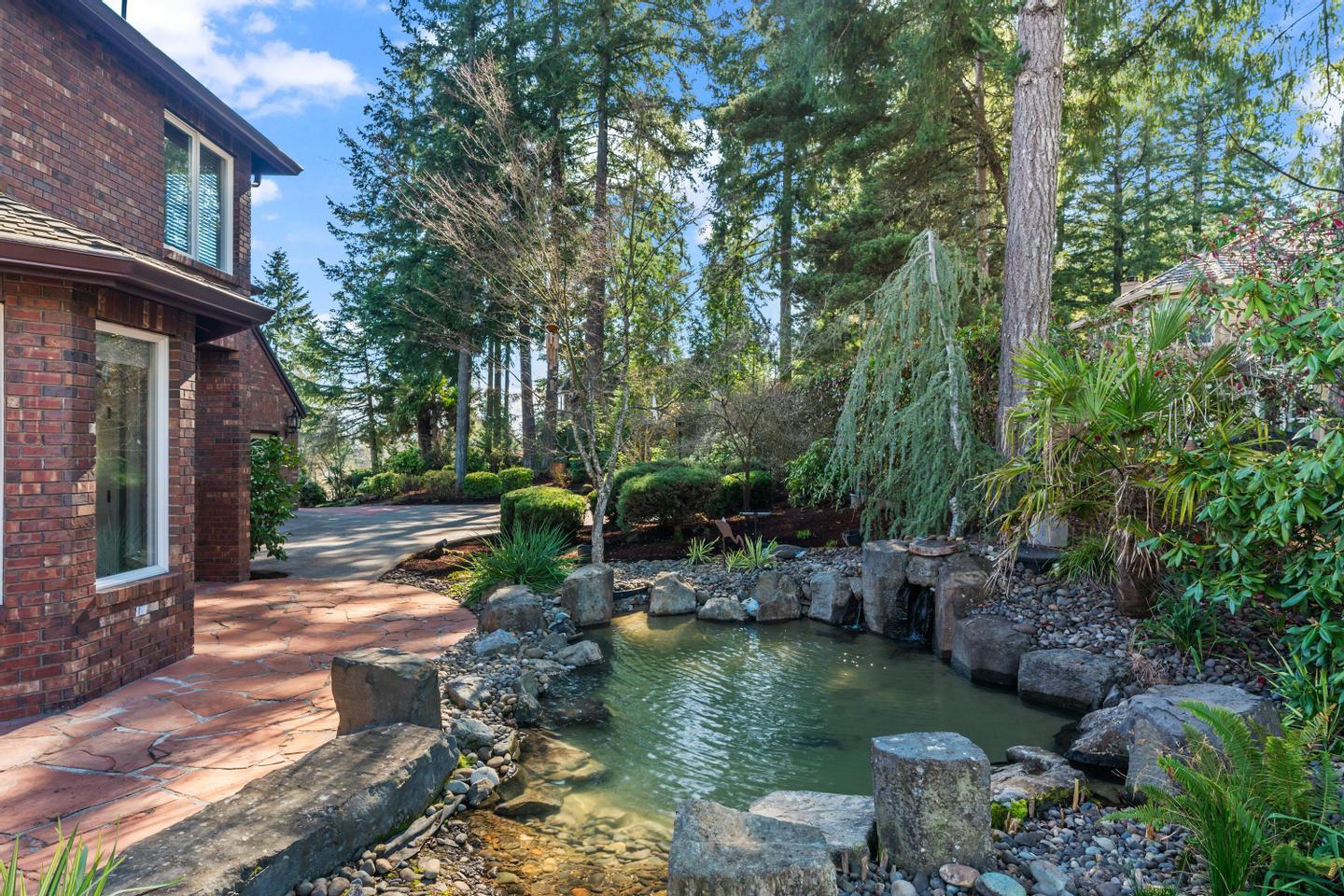 Building Photo - 16235 SW Falcon Dr