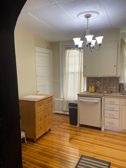 Building Photo - 55 N Pine Ave
