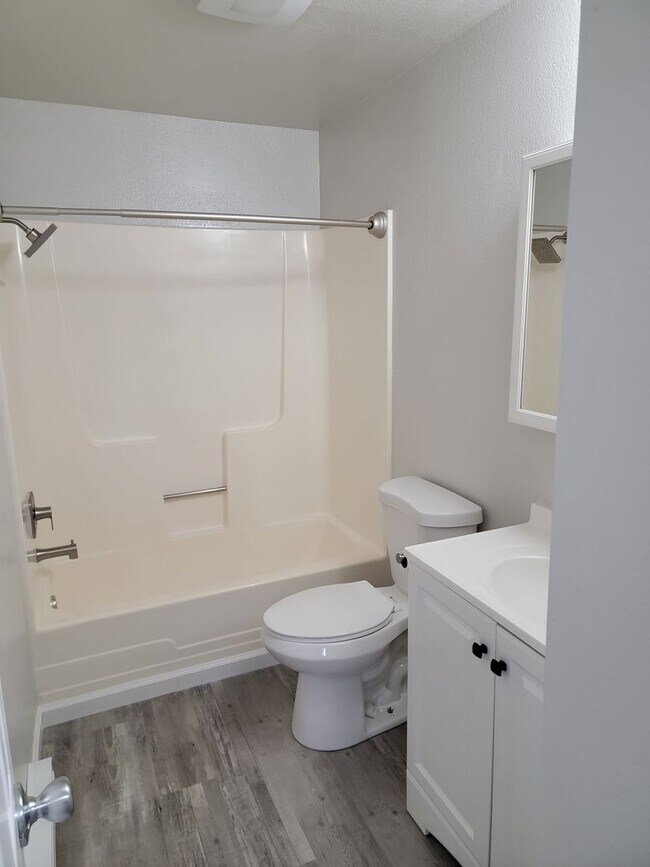 Building Photo - 186-02 Bending