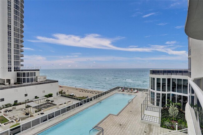 Building Photo - 15901 Collins Ave