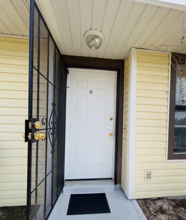 Building Photo - 551 S 61st Ave