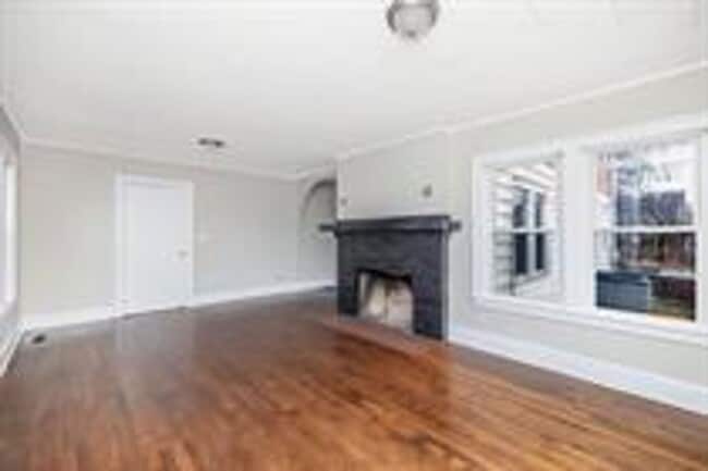 Building Photo - 1873-1875 Northampton Street