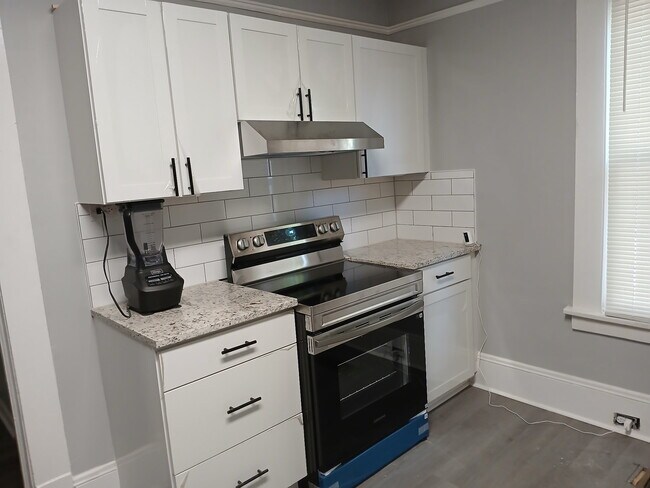 Building Photo - 1933 James Ave