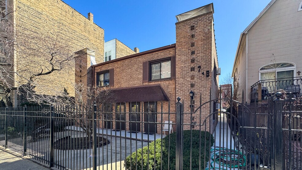 Building Photo - 715 W Diversey Pky