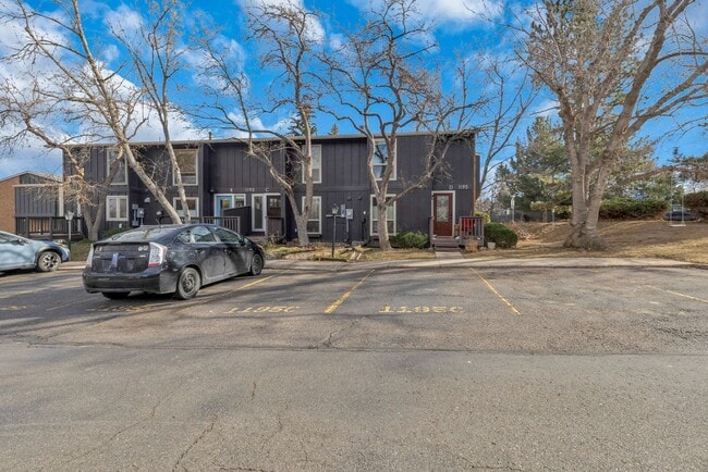 Building Photo - Available NOW! 3 Bedroom 2 Bath Beautiful Home in BOULDER!