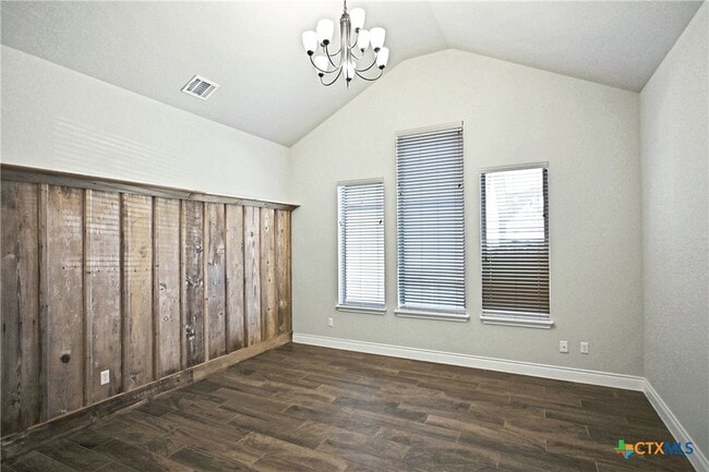 Building Photo - 588 Vale Ct