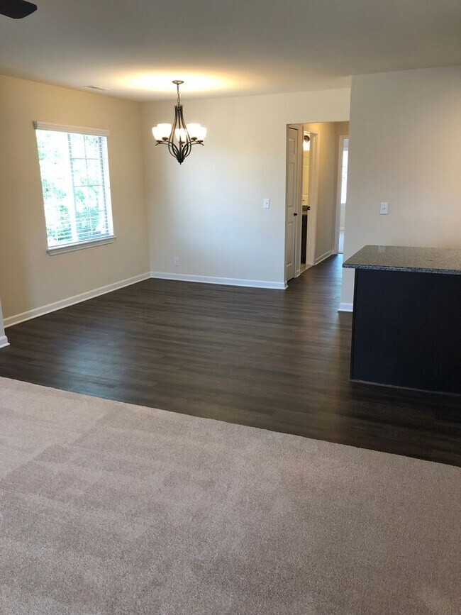 Building Photo - 8253 Promenade Cir