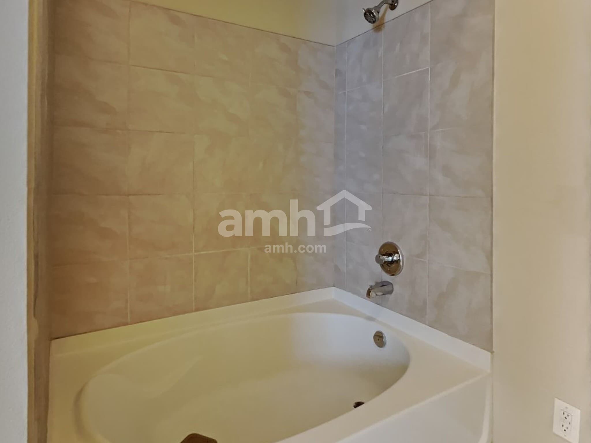 Building Photo - 2185 Shadowbrook Dr