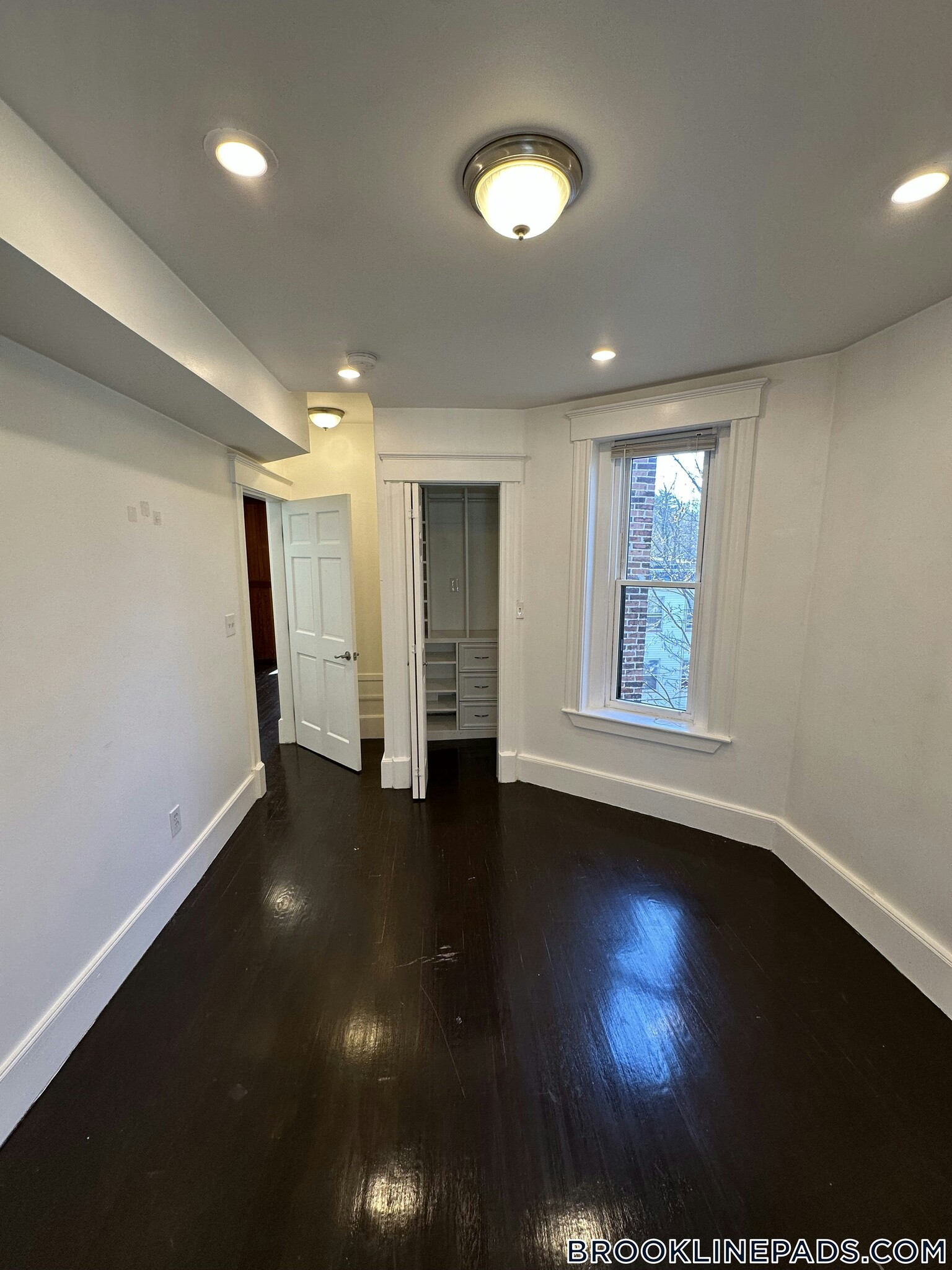 Building Photo - 40 Cameron St