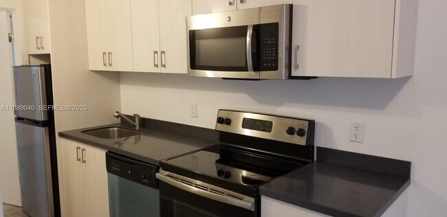 Building Photo - 1035 Euclid Ave