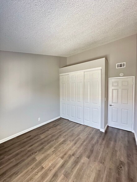 Building Photo - 5092 Pearce Dr