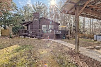 Building Photo - 19 Bell Ln